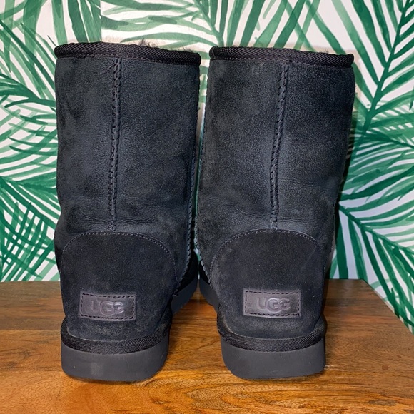 UGG 1016223 Classic Short II Black Sheepskin Boots Women’s 8 - Picture 5 of 12